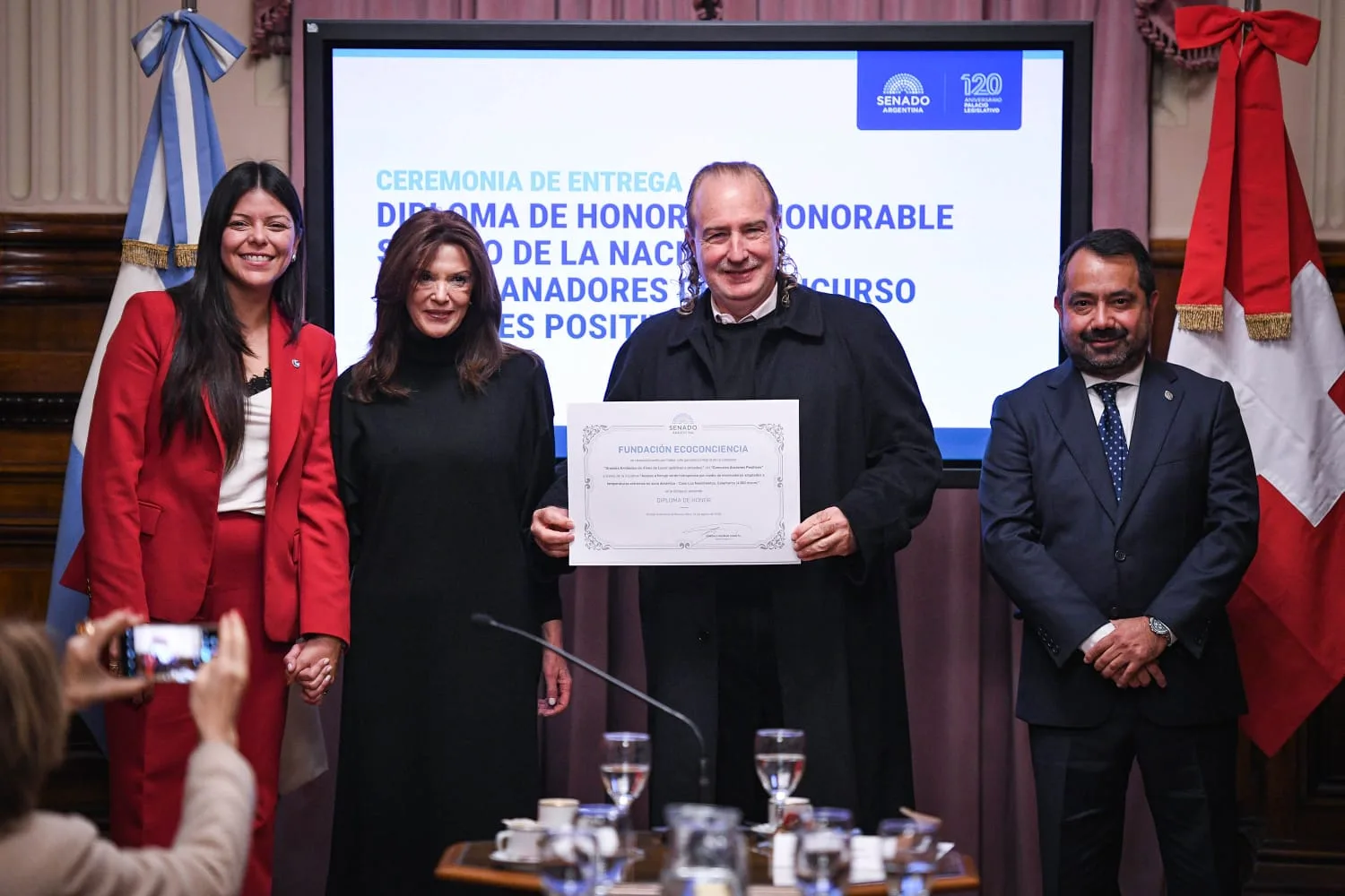 Fundación EcoConciencia recibió el Diploma de Honor del Senado