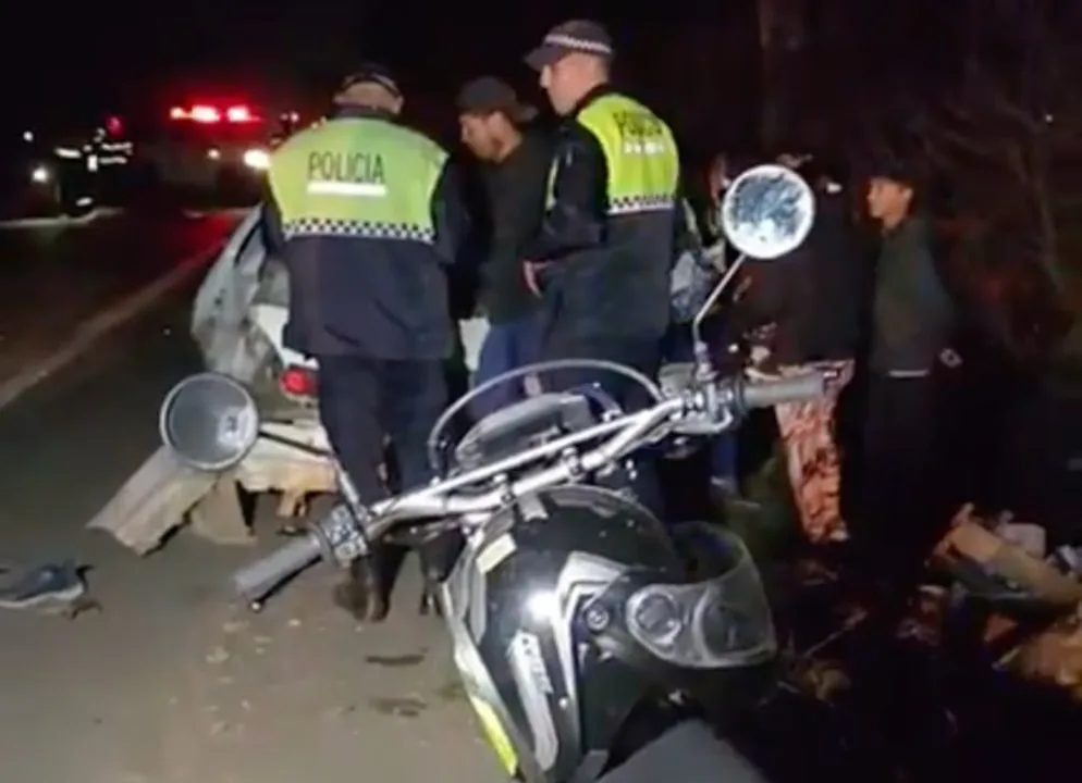 Motociclista muere en choque con auto y camión cañero en Ruta 38