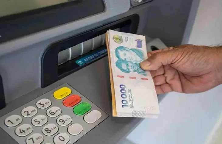 Subas salariales en agosto: los montos confirmados por sector