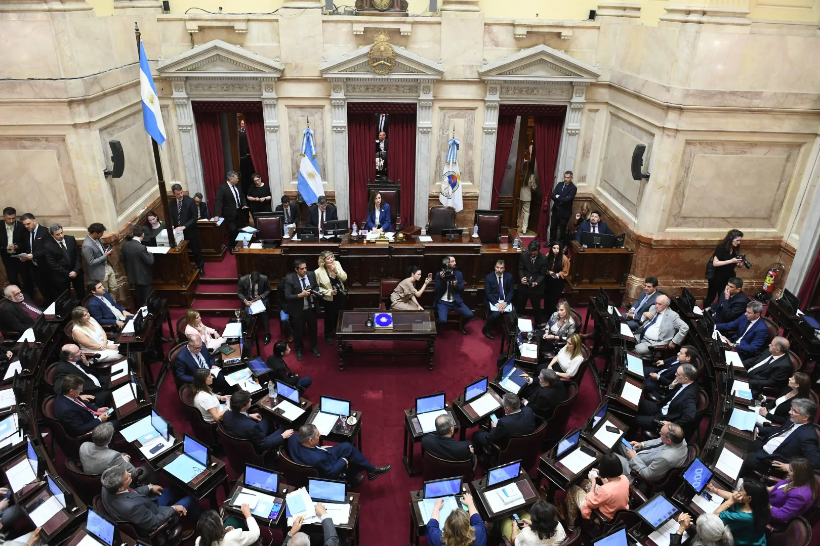 ¿Qué gobernadores fueron clave en la caída del capítulo de extranjerización de tierras?