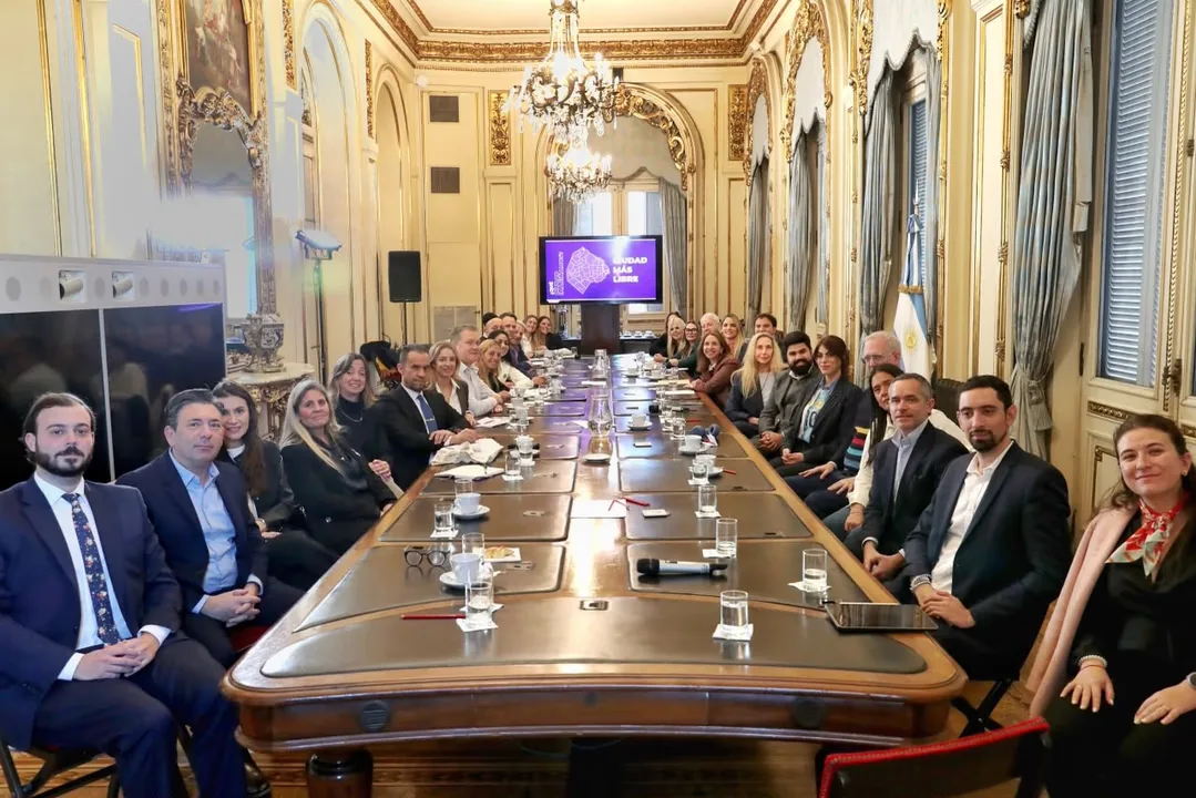 Karina Milei ordenó que todos los proyectos pasen por Santilli tras críticas a Sturzenegger